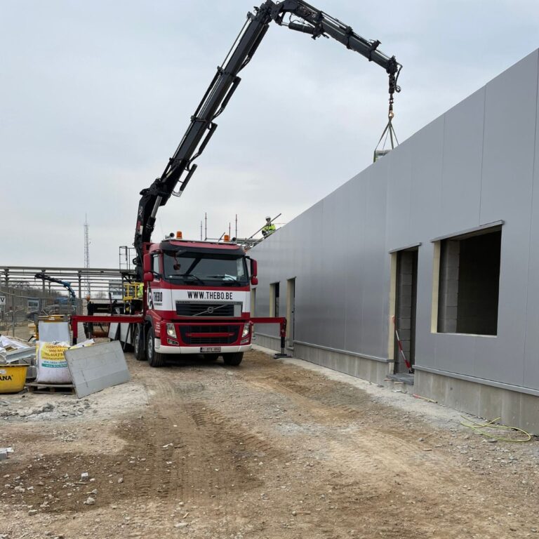 Nieuwbouw van dak bij grootste chemiebedrijf, Nederland