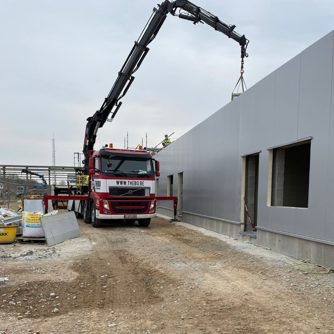 Nieuwbouw van dak bij grootste chemiebedrijf, Nederland